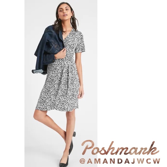 Banana Republic Pleated Wrap Dress - NWT! - Picture 9 of 11